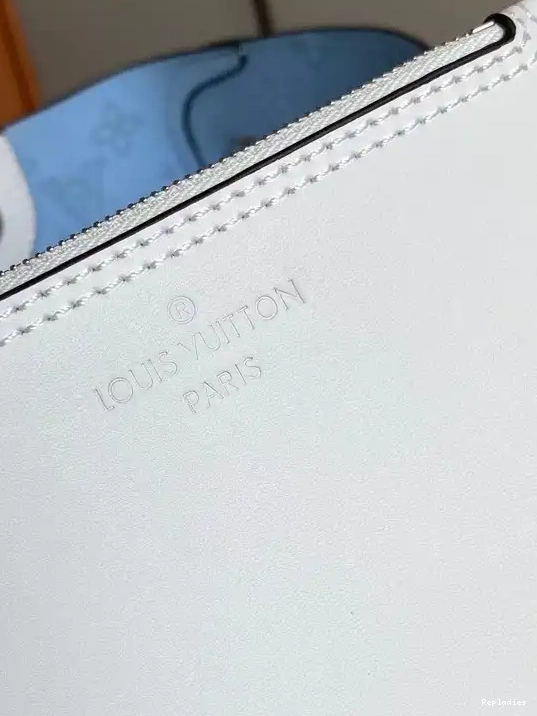 Rep ladies VUITTON LOUIS PM HINA 0523